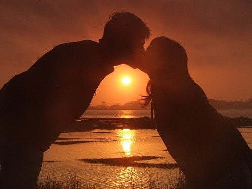 春季房事必守男“三至”女“五至”