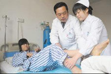 绕过损伤脊髓刺激下肢神经：截瘫者有望重新行走