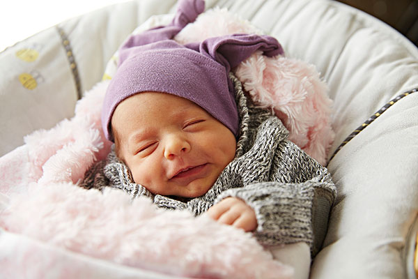 宝宝总夜醒怎么办？培养宝宝有规律午睡