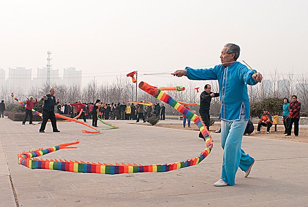 寒冷季节跳广场舞 老人最好先量量血压